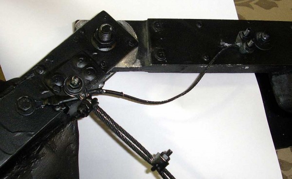 This security steel cable prevent you knee joint from reverse moving.